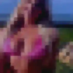 Contacte Blandine, 21 ans à Bréhal en privé