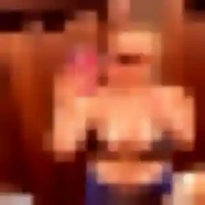 Photo de Zoe à Douarnenez (22 ans) - rencontre cougar anonyme