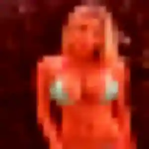 Wahiba de Lacanau, 28 ans - rencontre cougar sans prise de tête