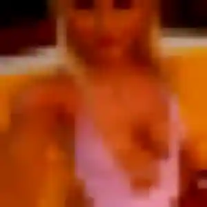 Photo de Nadia à Le Relecq-Kerhuon (27 ans) - rencontre cougar anonyme