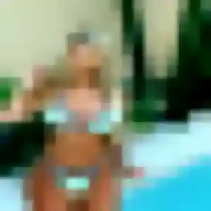 Xena, 22 ans, connectée à Macau pour un rencontre cougar