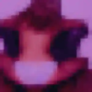 Xaviere, 22 ans, connectée à Neauphle-le-Château pour une rencontre coquine