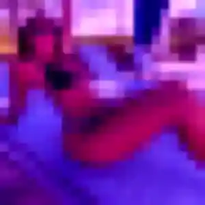 Chloe, 19 ans, connectée à Saint-Julien-de-Concelles pour une rencontre coquine