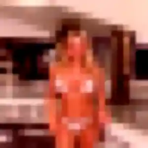 Perrine, 21 ans, connectée à Saint-Thibault-des-Vignes pour une rencontre coquine