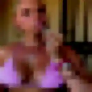 Découvre Valerie, 22 ans à Vannes gratuitement